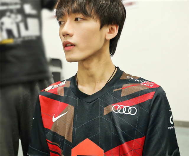 包含JackeyLove意外战胜西班牙队，战术调整引爆全场！全场沸腾不已的词条-九游体育app