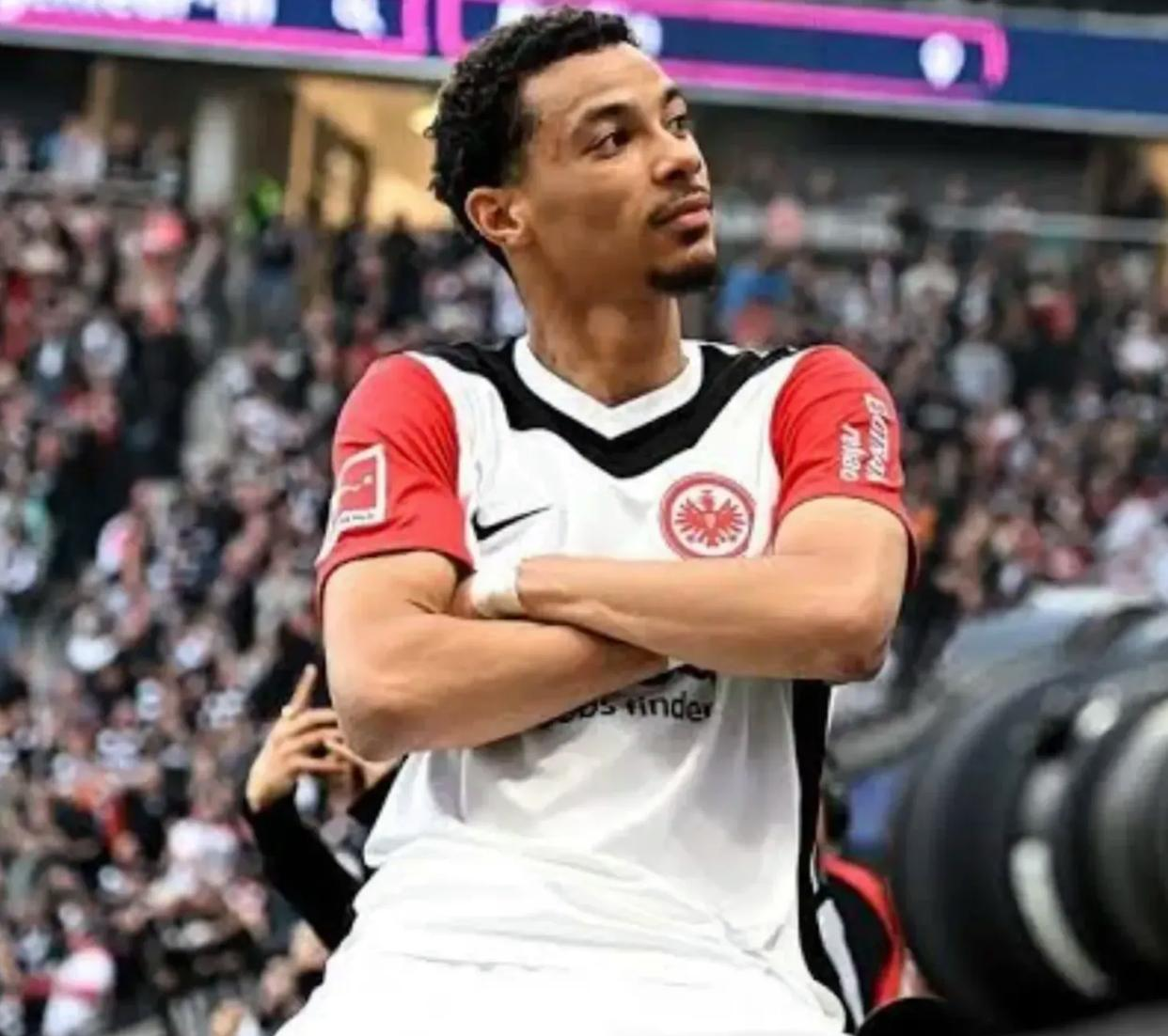 清晨体能课后，法兰克福完成体检备战德国杯，气氛紧张，临场指挥获称赞(德国杯决赛莱比锡vs法兰克福)-九游体育